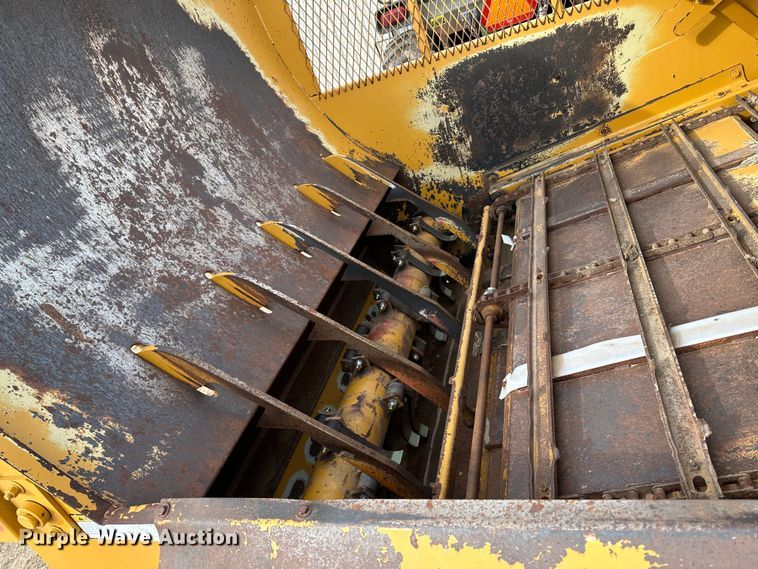 image for item LT9422 HayBuster 2650  bale processor