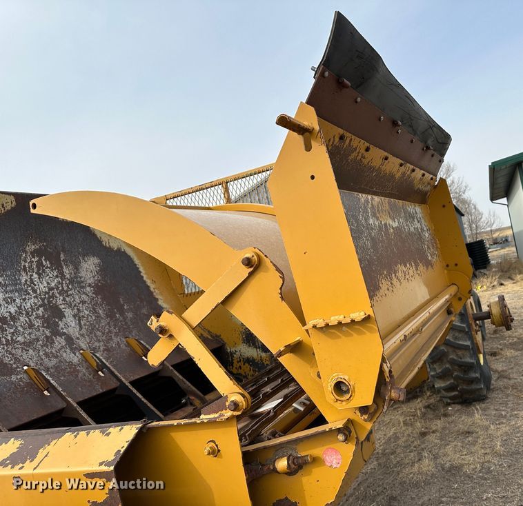 image for item LT9422 HayBuster 2650  bale processor