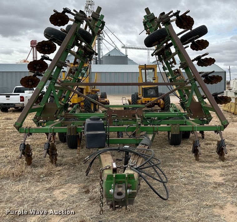 image for item LT9429 John Deere 610  chisel