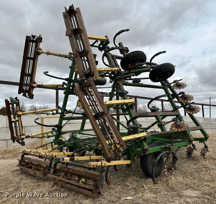 image for item LT9429 John Deere 610  chisel