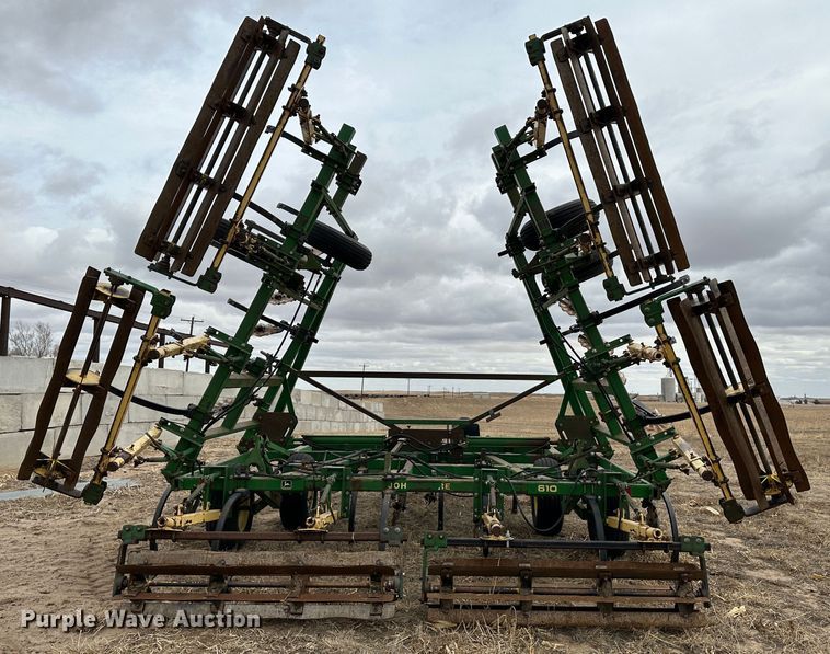 image for item LT9429 John Deere 610  chisel