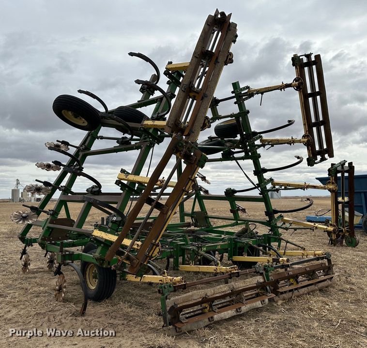 image for item LT9429 John Deere 610  chisel