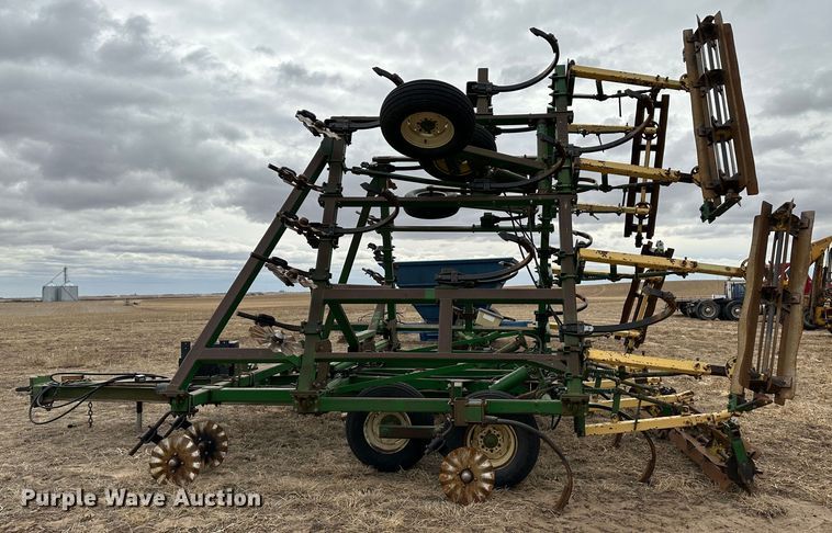 image for item LT9429 John Deere 610  chisel