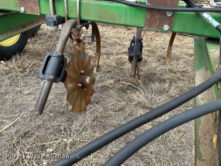 image for item LT9429 John Deere 610  chisel