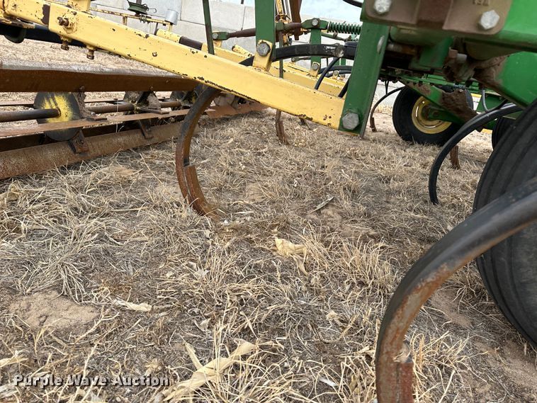 image for item LT9429 John Deere 610  chisel