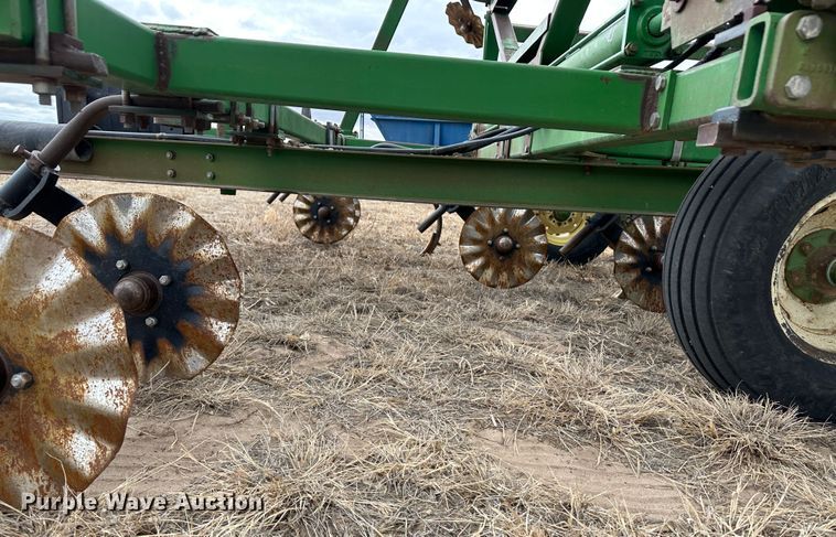 image for item LT9429 John Deere 610  chisel