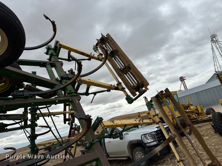 image for item LT9429 John Deere 610  chisel