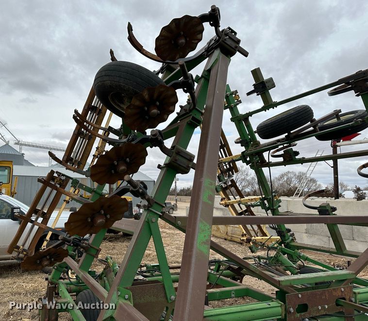 image for item LT9429 John Deere 610  chisel