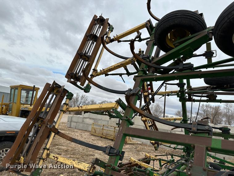 image for item LT9429 John Deere 610  chisel