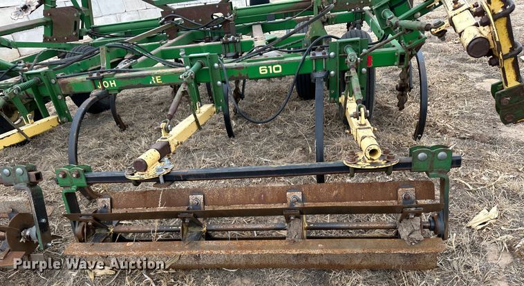 image for item LT9429 John Deere 610  chisel