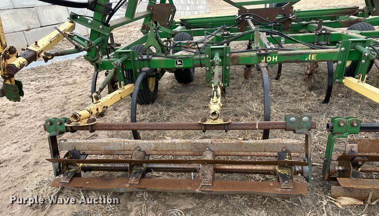 image for item LT9429 John Deere 610  chisel