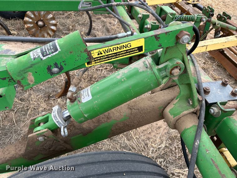 image for item LT9429 John Deere 610  chisel