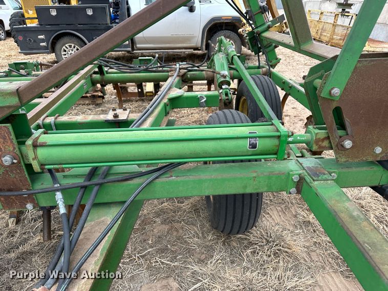 image for item LT9429 John Deere 610  chisel