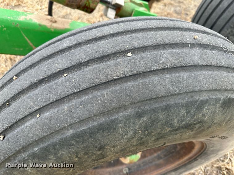 image for item LT9429 John Deere 610  chisel