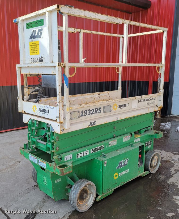 image for item MC9569 2013 JLG 1932RS  scissor lift