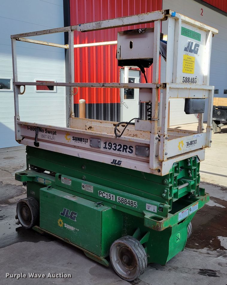 image for item MC9569 2013 JLG 1932RS  scissor lift