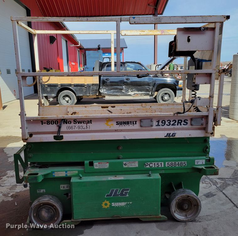image for item MC9569 2013 JLG 1932RS  scissor lift