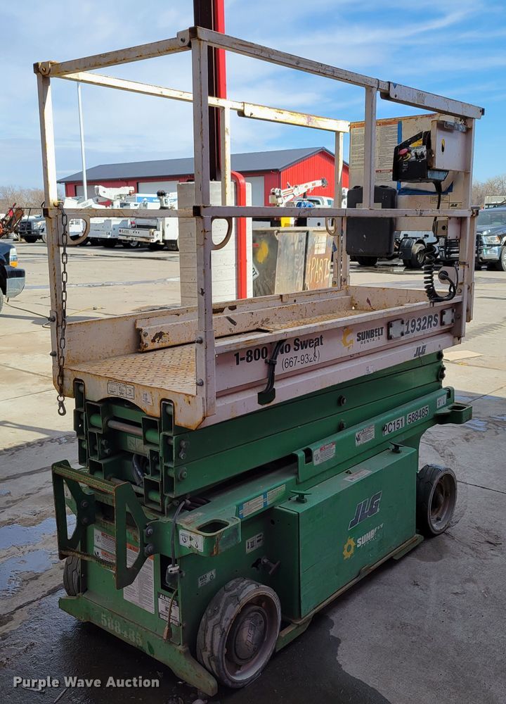 image for item MC9569 2013 JLG 1932RS  scissor lift