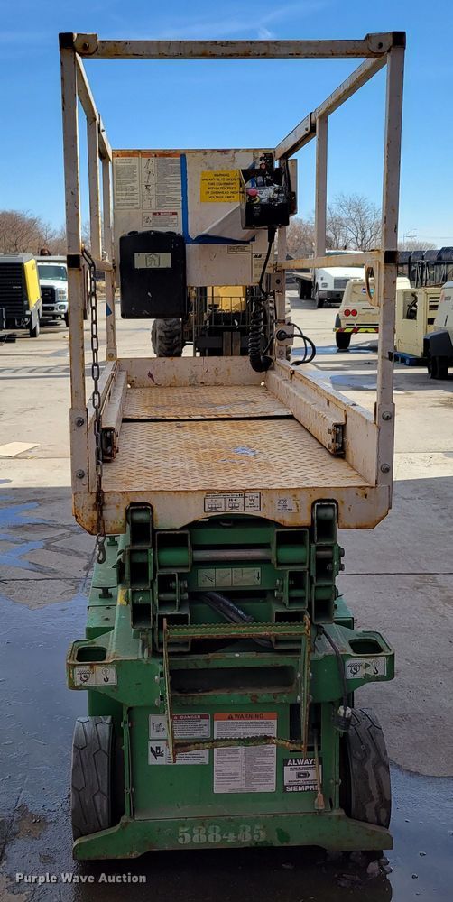 image for item MC9569 2013 JLG 1932RS  scissor lift