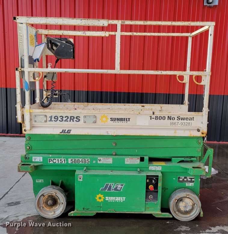 image for item MC9569 2013 JLG 1932RS  scissor lift