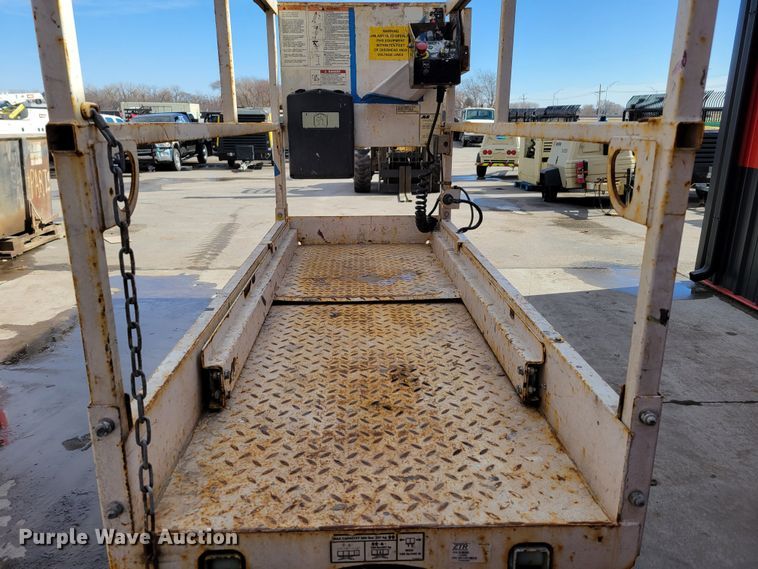 image for item MC9569 2013 JLG 1932RS  scissor lift