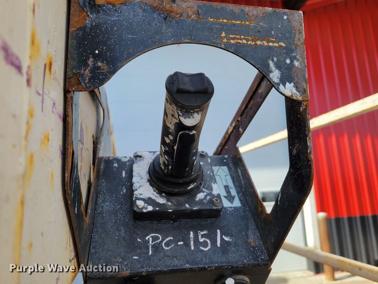 image for item MC9569 2013 JLG 1932RS  scissor lift