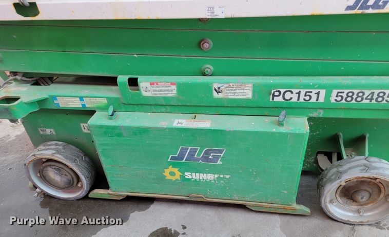 image for item MC9569 2013 JLG 1932RS  scissor lift
