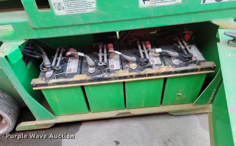 image for item MC9569 2013 JLG 1932RS  scissor lift