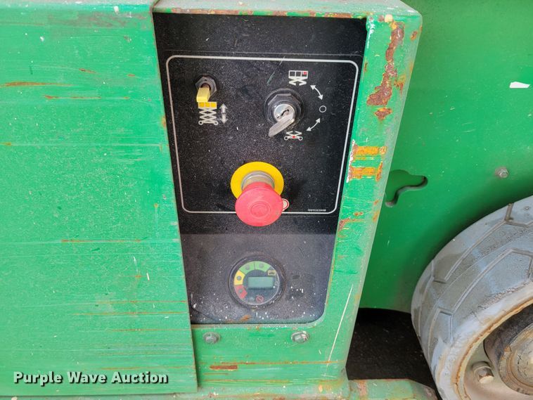 image for item MC9569 2013 JLG 1932RS  scissor lift