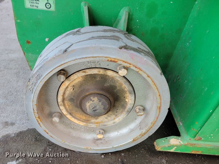 image for item MC9569 2013 JLG 1932RS  scissor lift