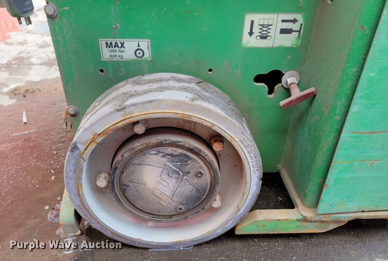 image for item MC9569 2013 JLG 1932RS  scissor lift