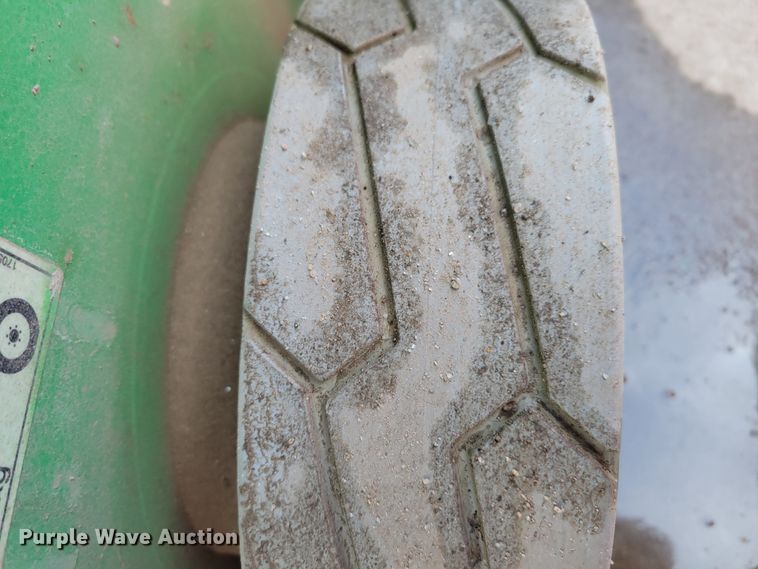 image for item MC9569 2013 JLG 1932RS  scissor lift