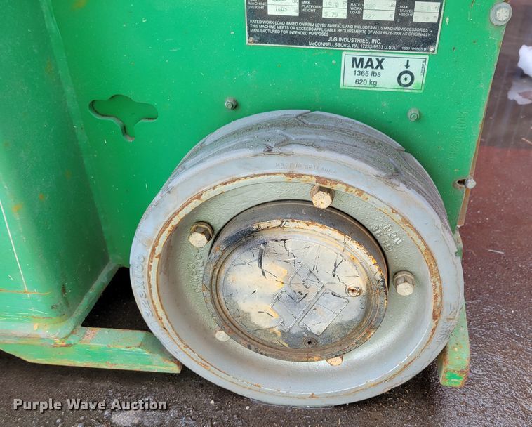 image for item MC9569 2013 JLG 1932RS  scissor lift