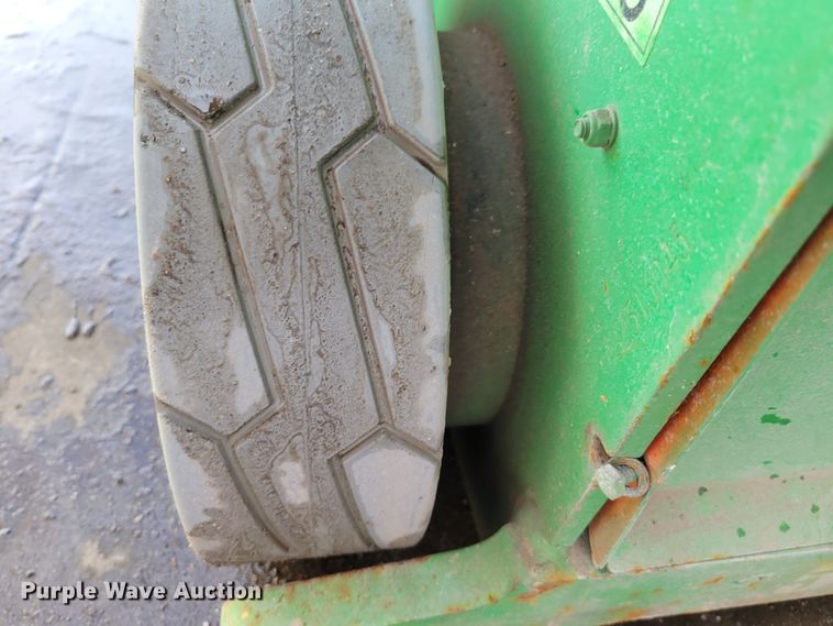 image for item MC9569 2013 JLG 1932RS  scissor lift