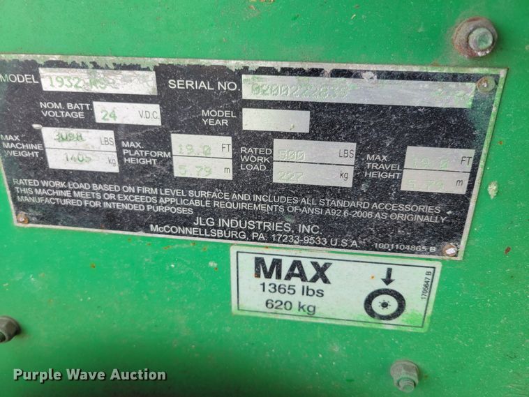 image for item MC9569 2013 JLG 1932RS  scissor lift