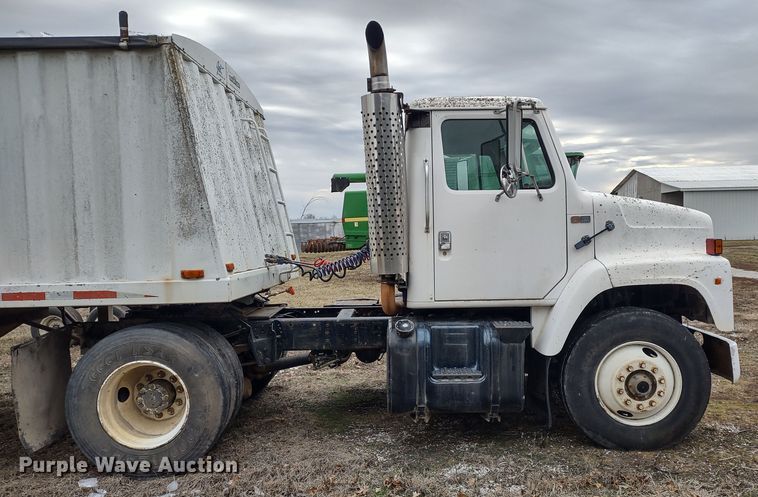 image for item MD9298 1984 International S2375  semi truck