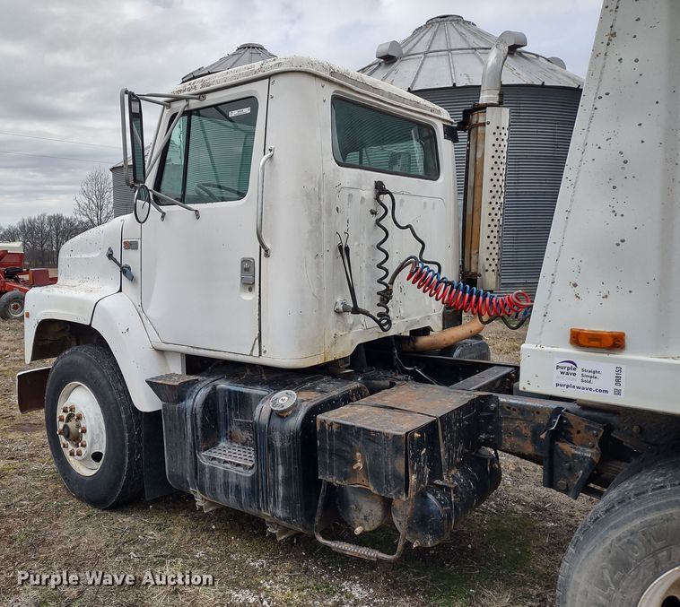 image for item MD9298 1984 International S2375  semi truck