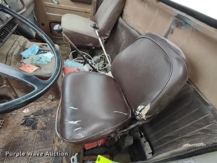 image for item MD9298 1984 International S2375  semi truck