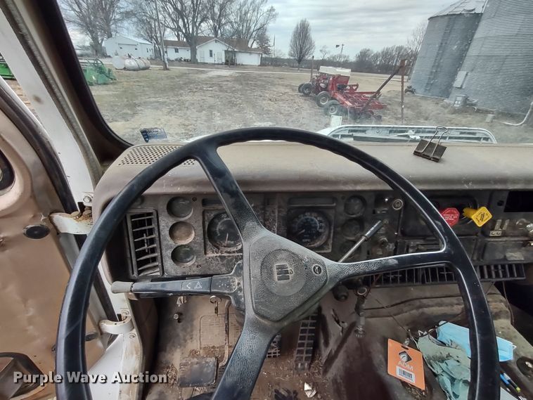 image for item MD9298 1984 International S2375  semi truck