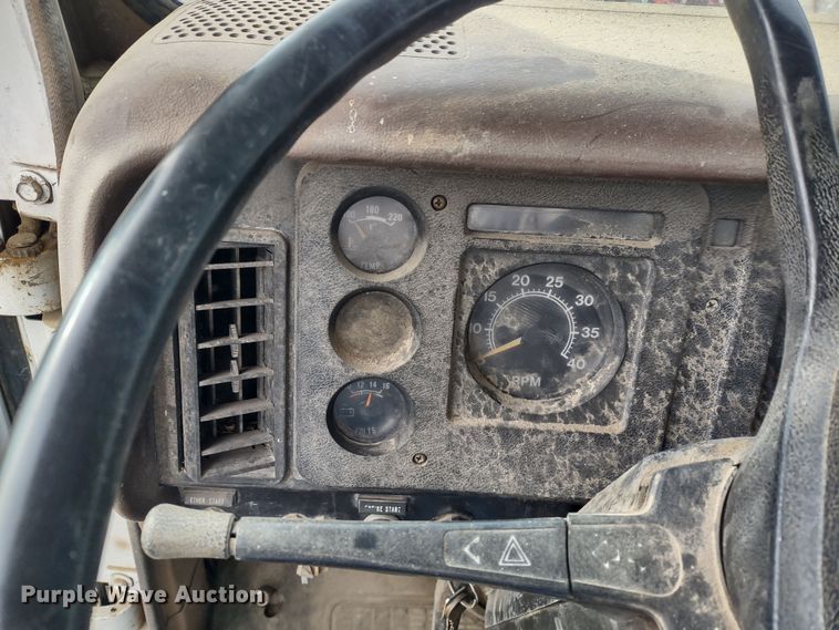 image for item MD9298 1984 International S2375  semi truck