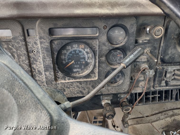 image for item MD9298 1984 International S2375  semi truck