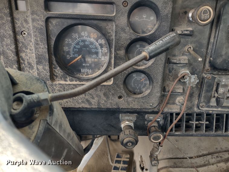 image for item MD9298 1984 International S2375  semi truck