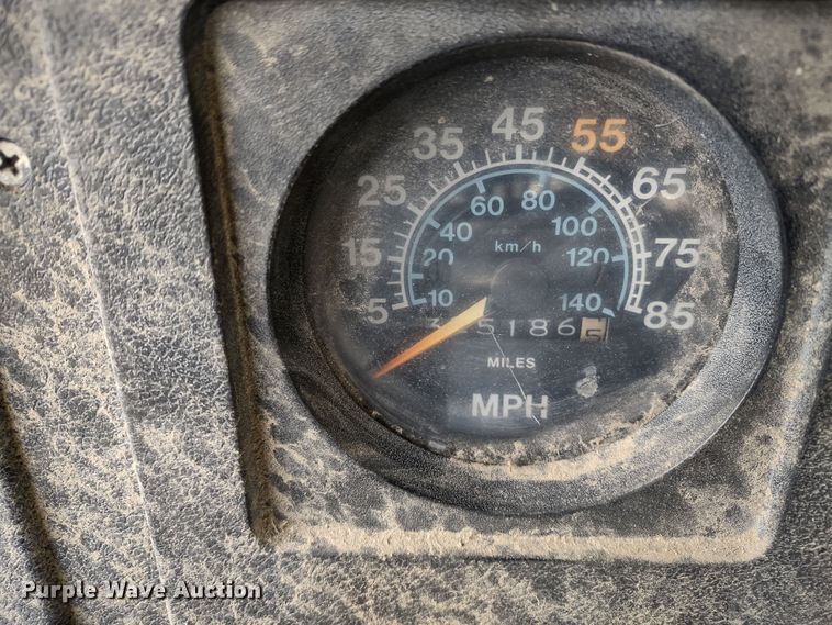 image for item MD9298 1984 International S2375  semi truck