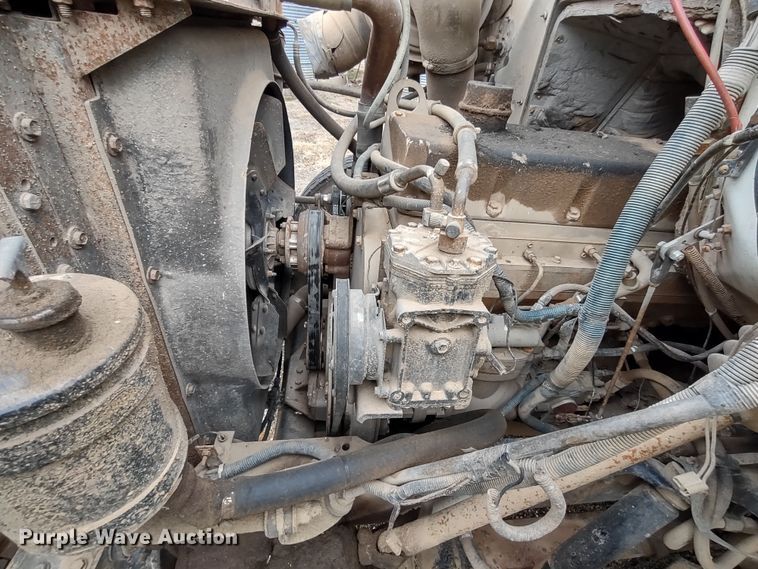 image for item MD9298 1984 International S2375  semi truck