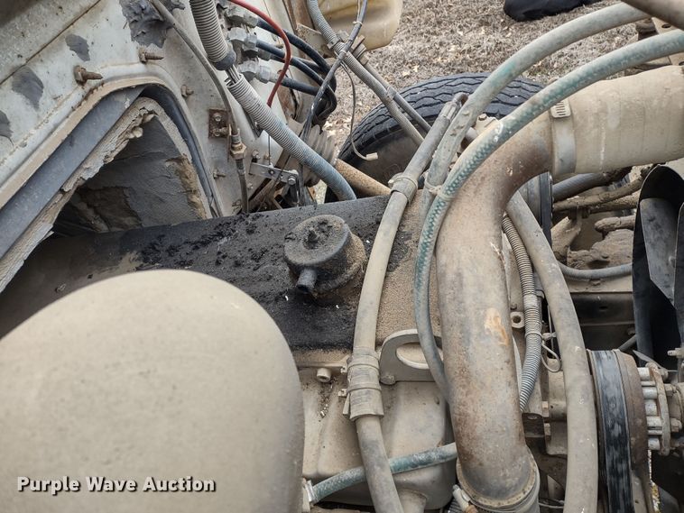 image for item MD9298 1984 International S2375  semi truck