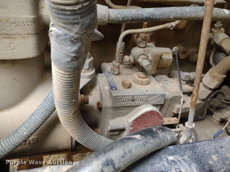 image for item MD9298 1984 International S2375  semi truck