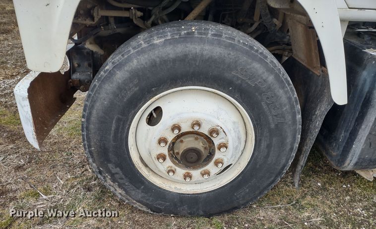 image for item MD9298 1984 International S2375  semi truck