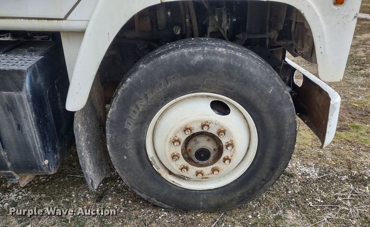 image for item MD9298 1984 International S2375  semi truck