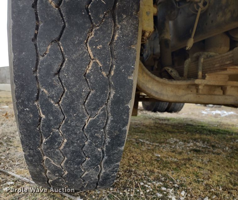 image for item MD9298 1984 International S2375  semi truck