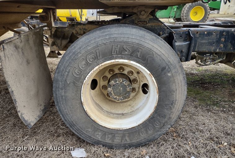 image for item MD9298 1984 International S2375  semi truck